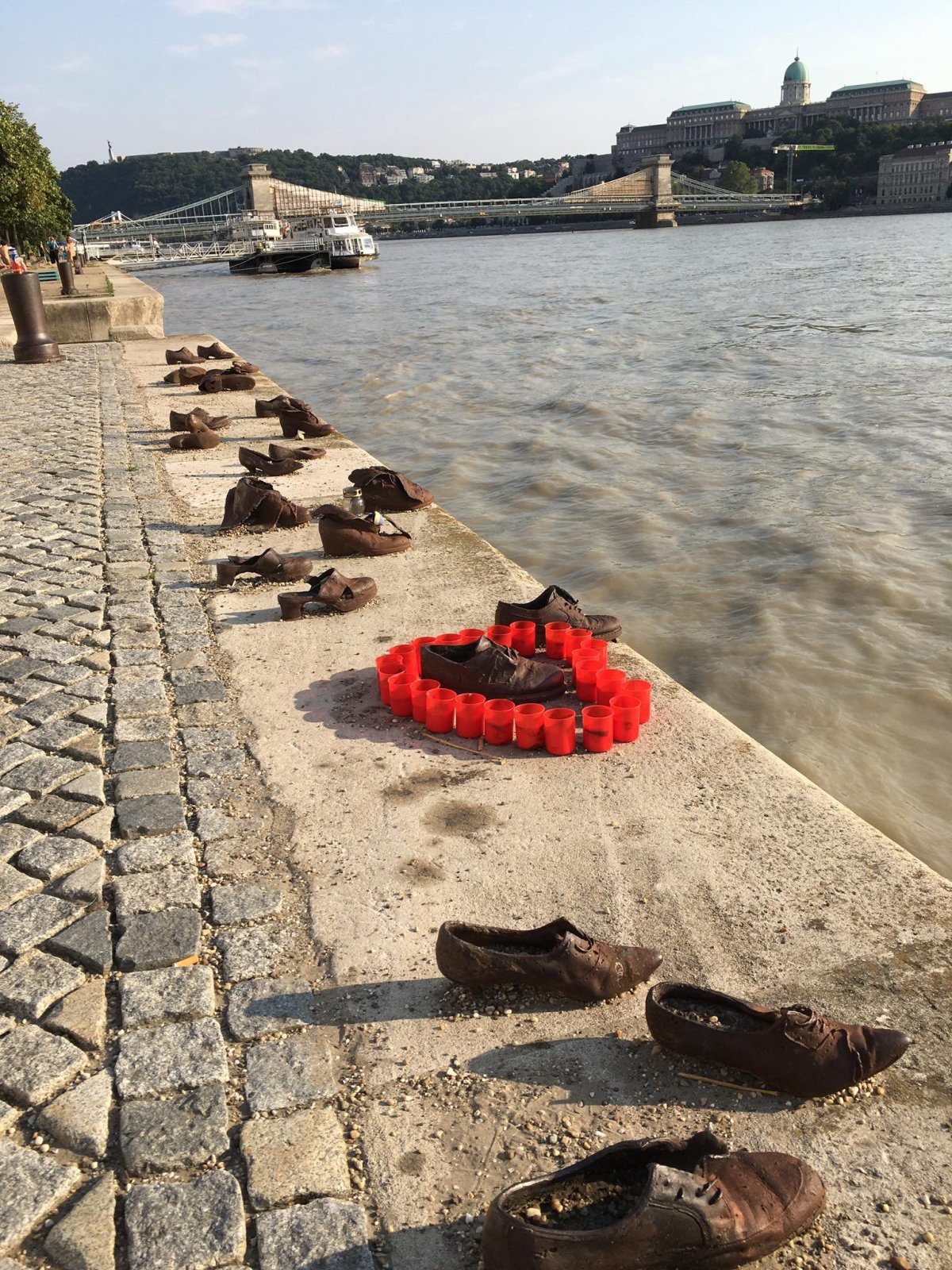 Boty na břehu Dunaje