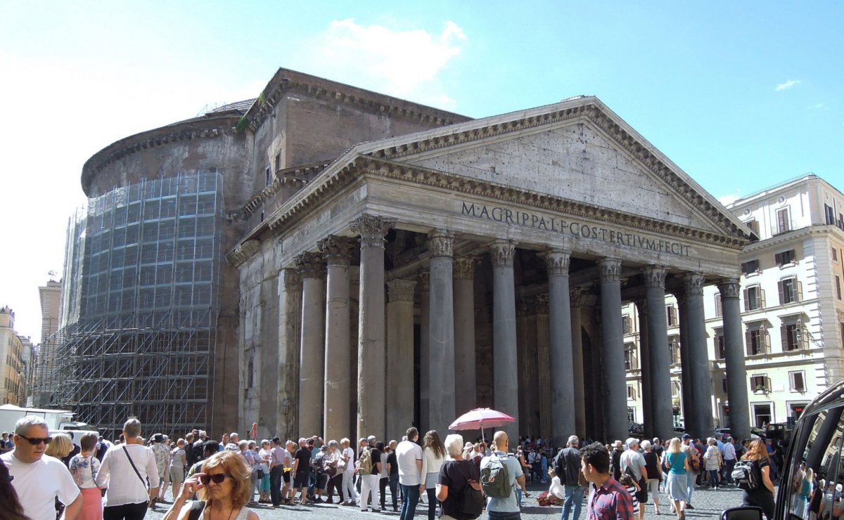 Pantheon - jedna z nejzachovalejších antických památek na světě. 