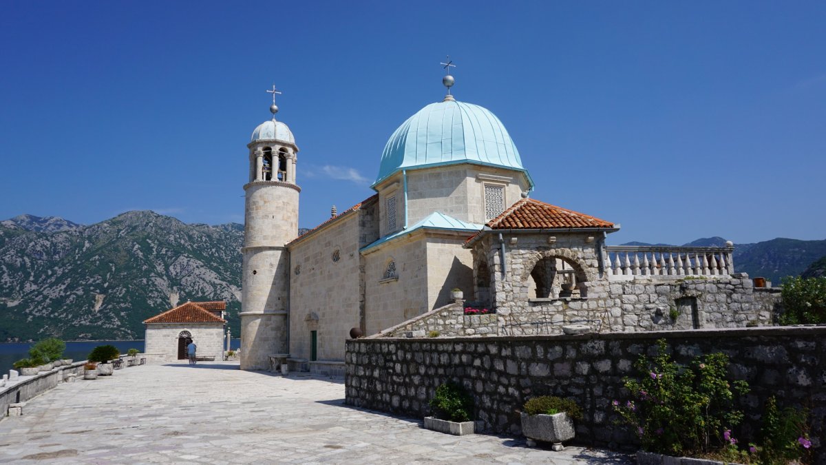 Gospa od Škrpjela s kostelem Panny Marie