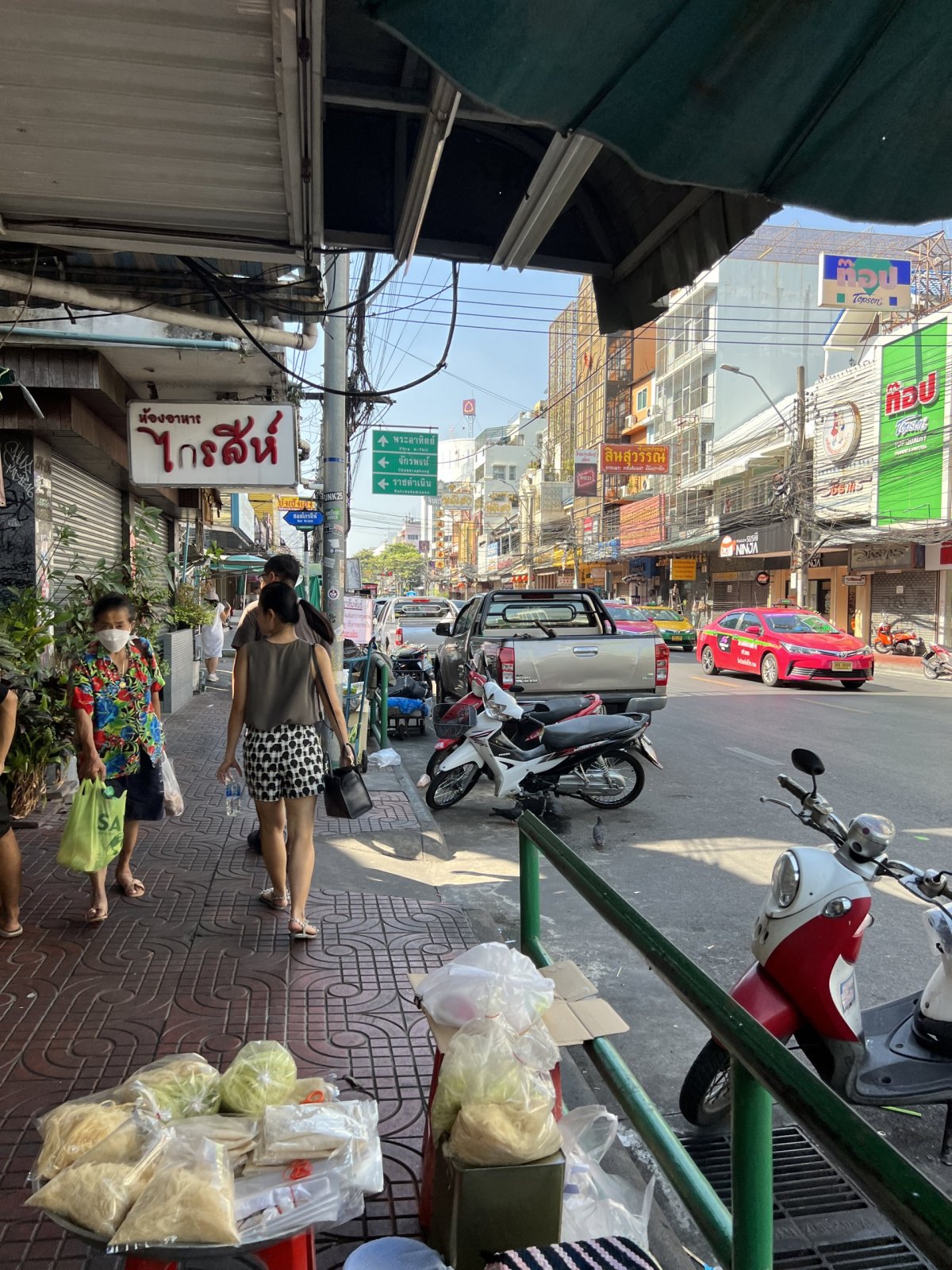 Phra Sumen road