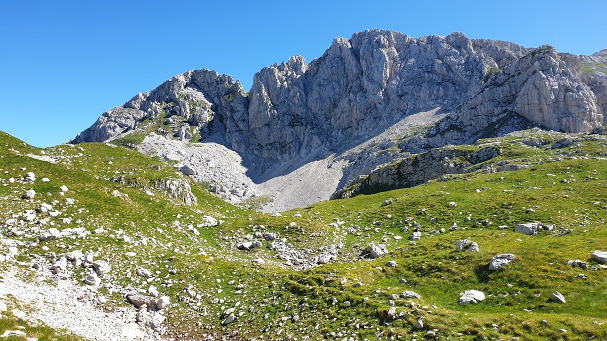Po cestě pěšky na Bobotov Kuk
