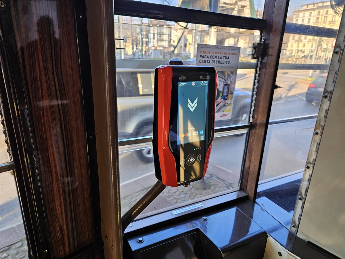 Validátor bezkontaktních karet