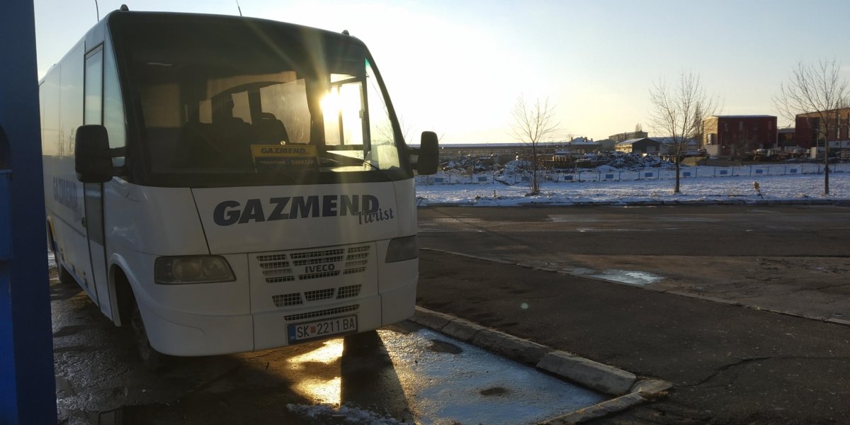 Minibus společnosti Gazmend Turist do Skopje