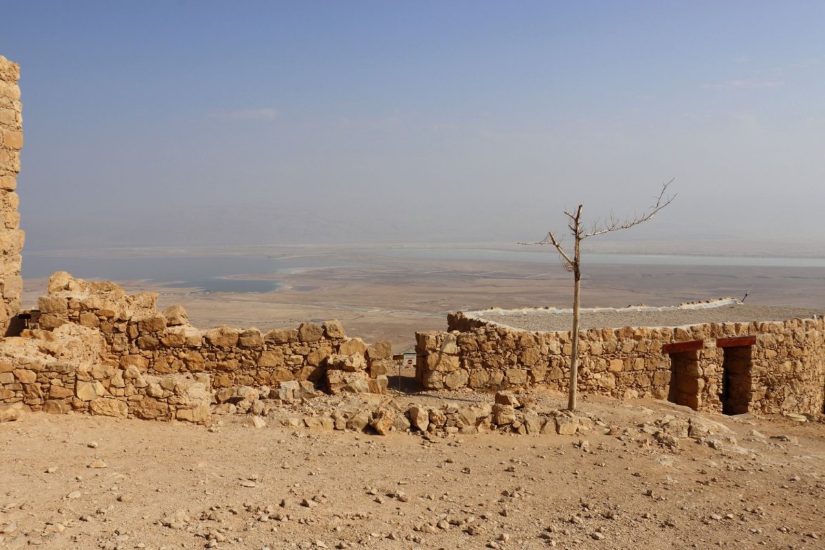 Výhled přes Mrtvé moře až k Jordánsku