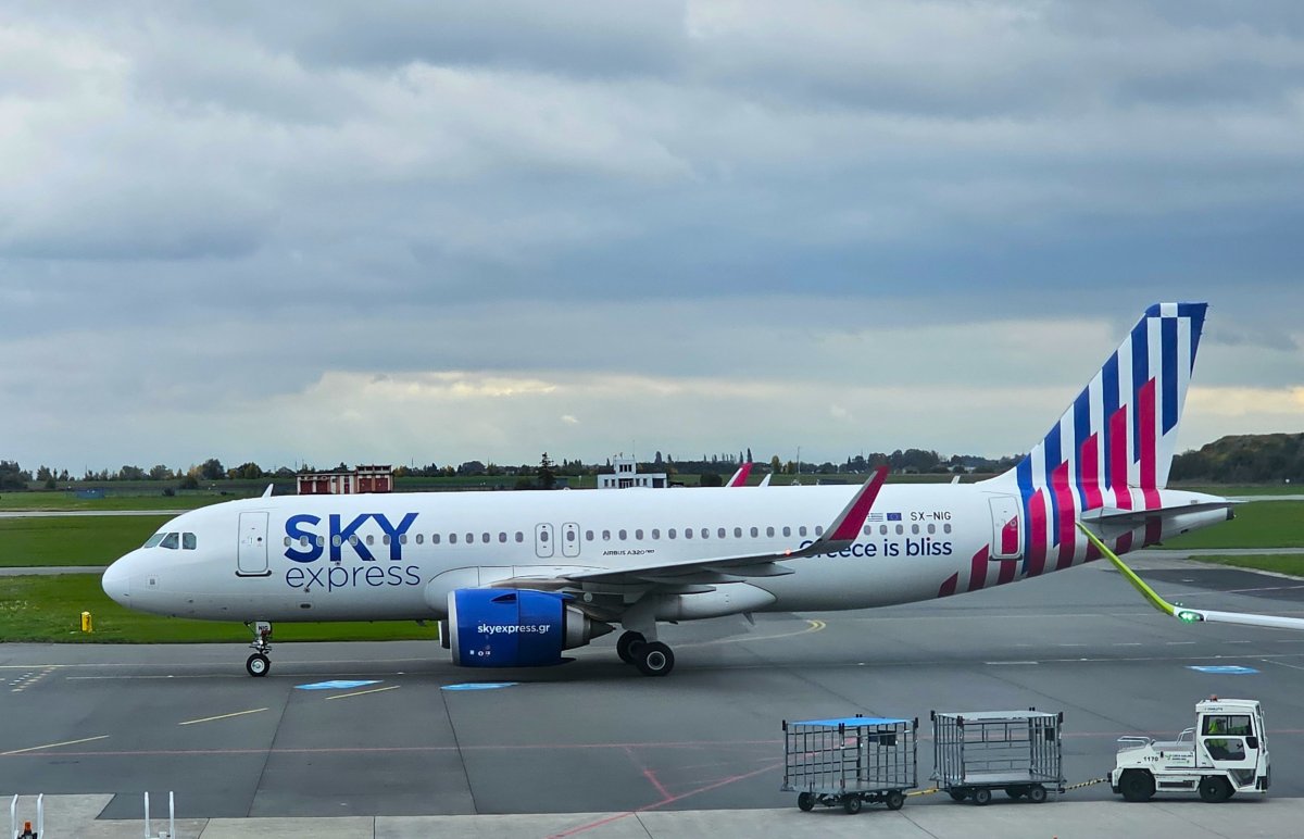 Sky Express, Airbus A320 na letišti Praha PRG
