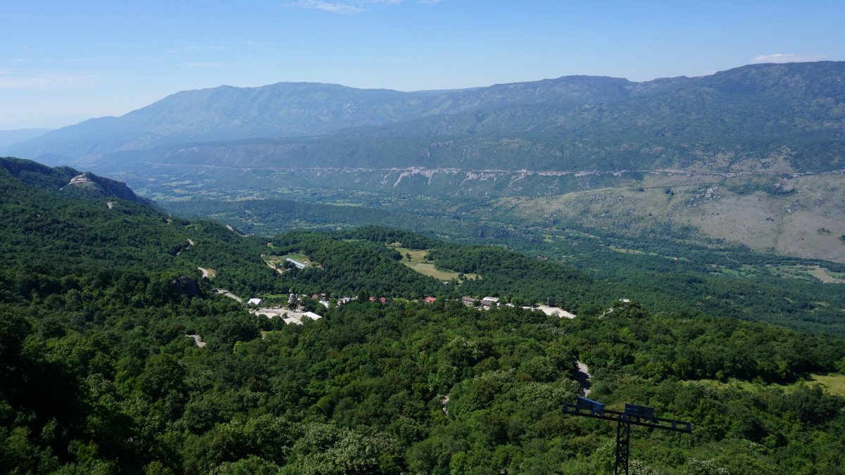 Výhled na krajinu od Ostrogu