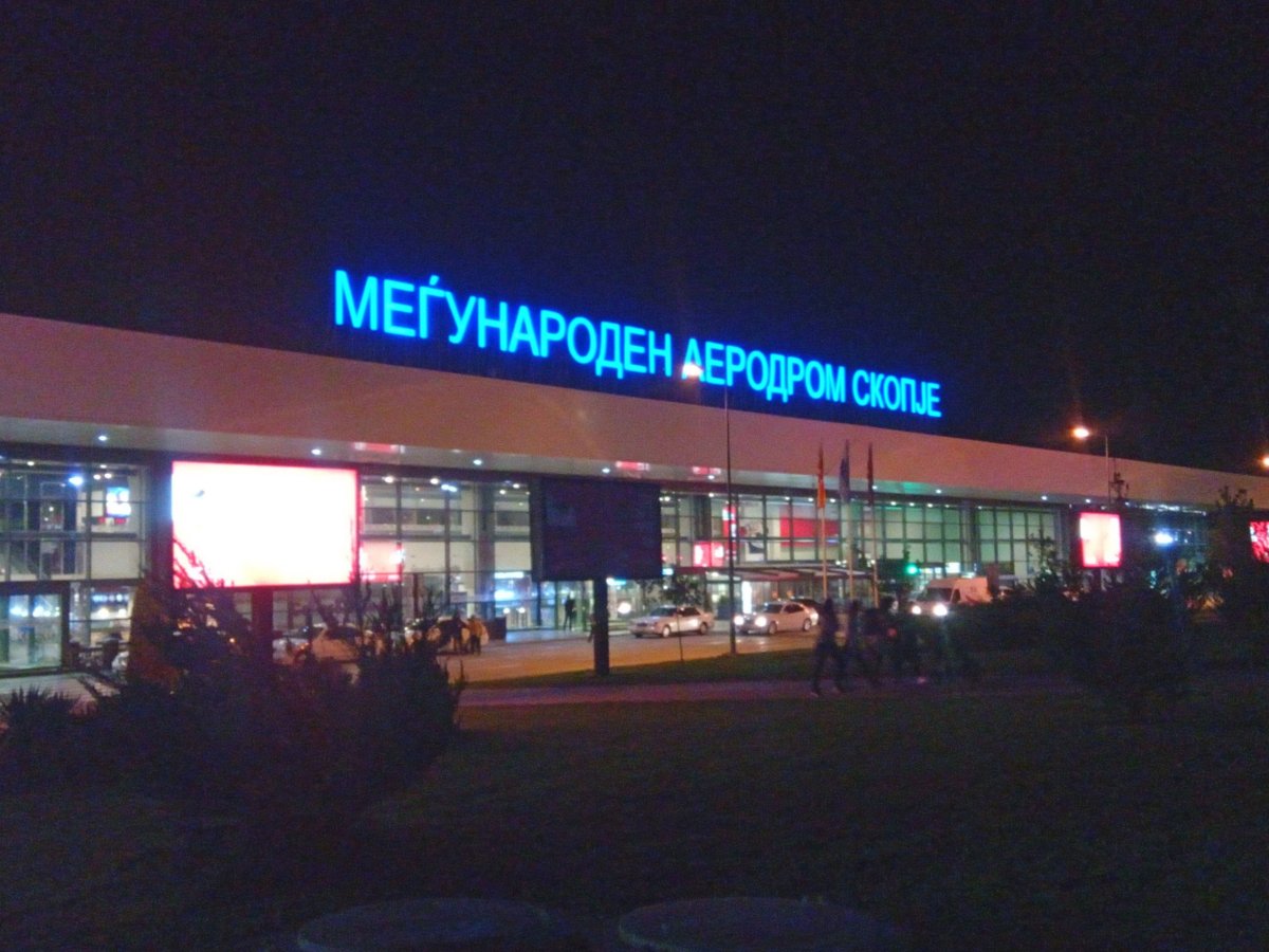 15 minut před půlnocí jsem přistál ve Skopje. :)