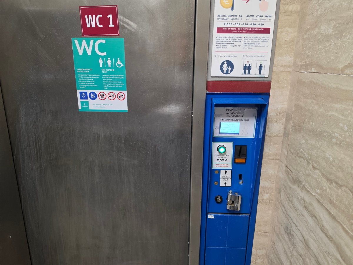 Za WC v metru se platí 50 centů