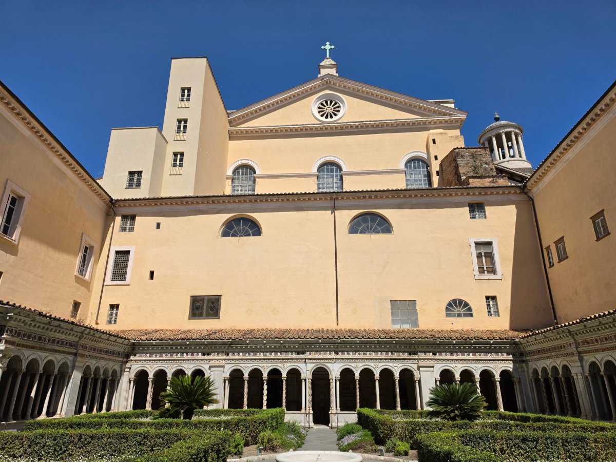 Bazilika svatého Pavla za hradbami, klášterní dvůr