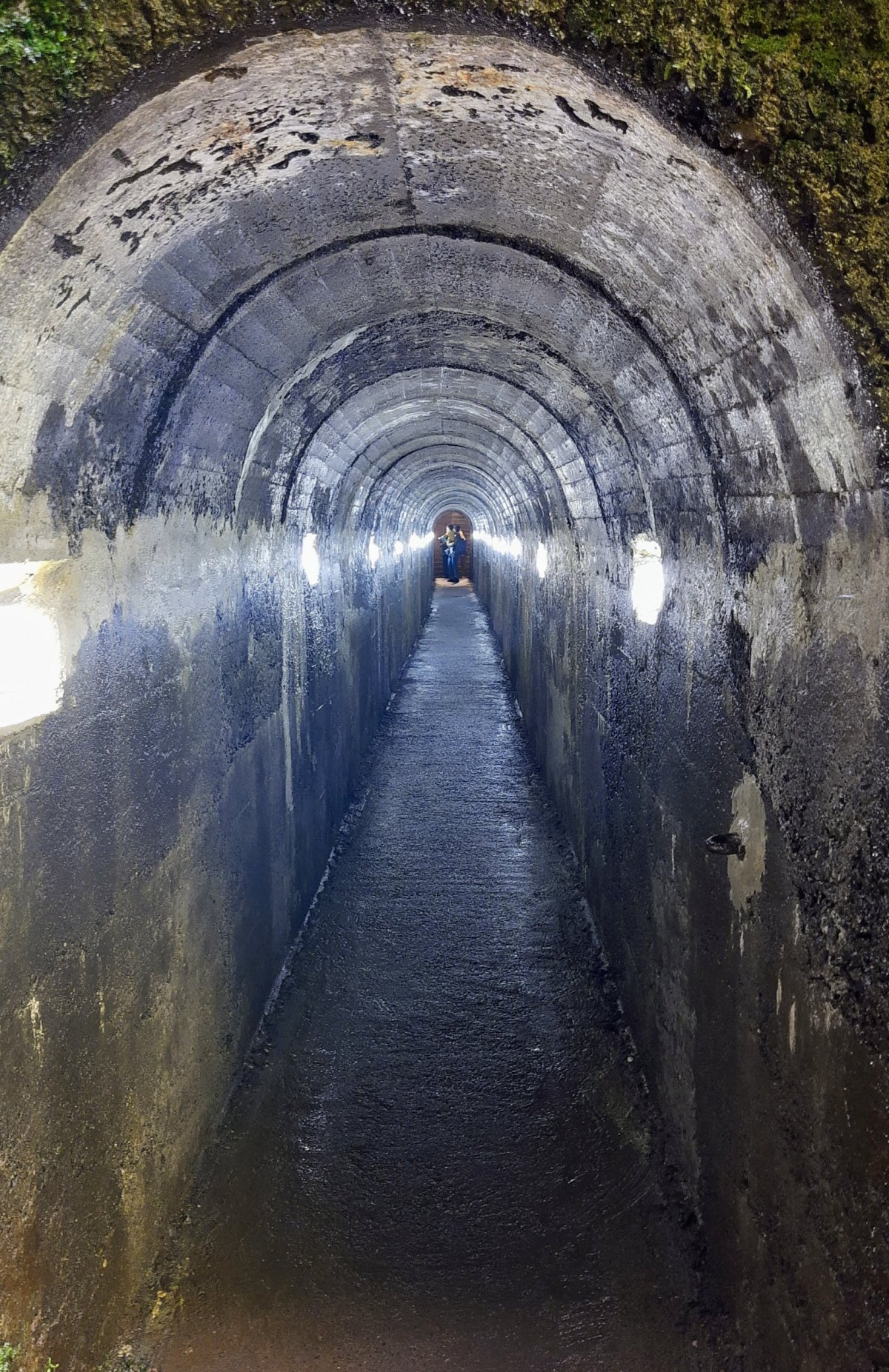 Tunel do jeskyně