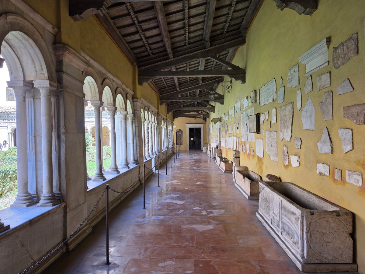 Bazilika svatého Pavla za hradbami, klášterní dvůr