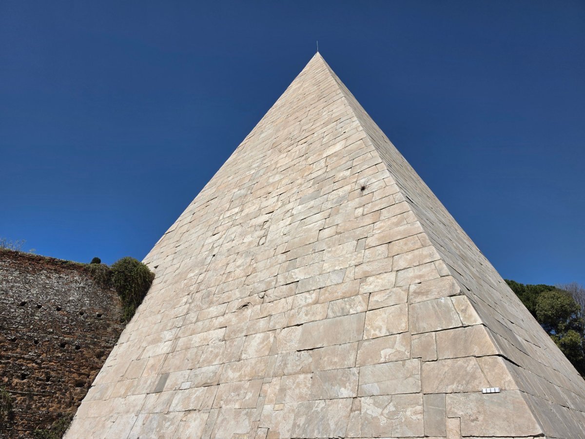 Piramide di Caio Cestio