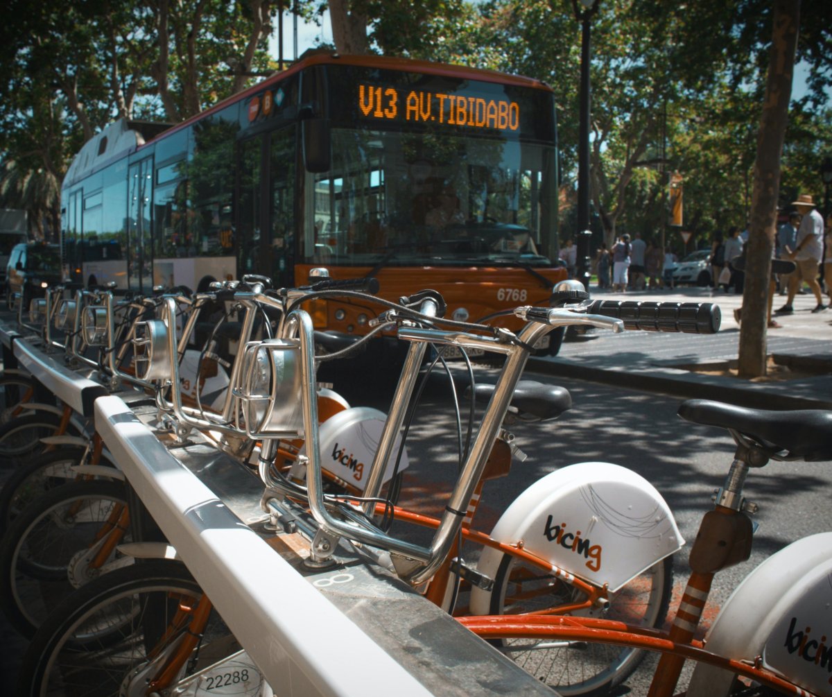Autobus a sdílená kola Barcelona