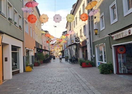 Ulička v centru Villachu, tady byl nás hotýlek