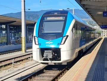 To je ta elektrická jednotka řady 510 Slovinských železnic