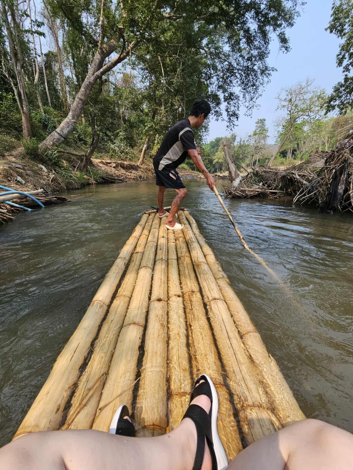 Jízda na bambusovém raftu