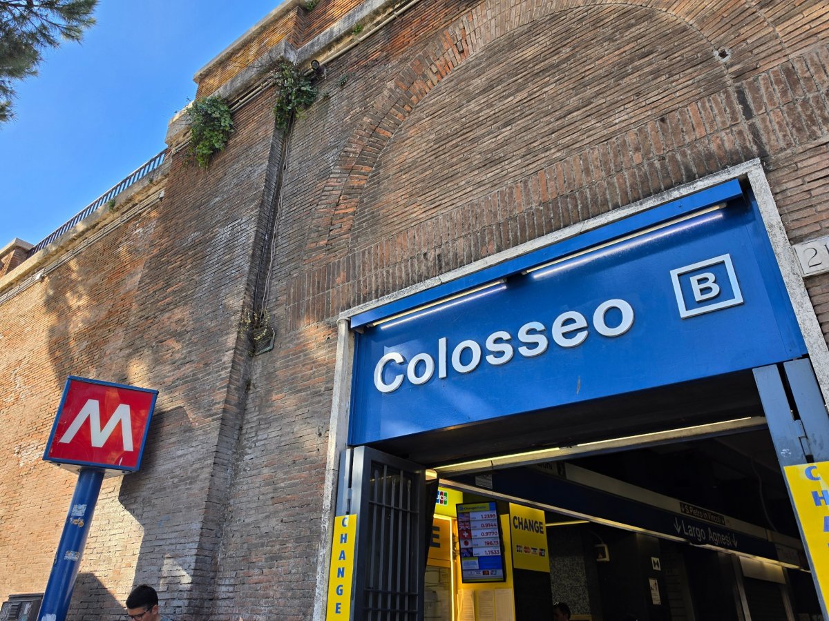 Stanice metra Colosseo