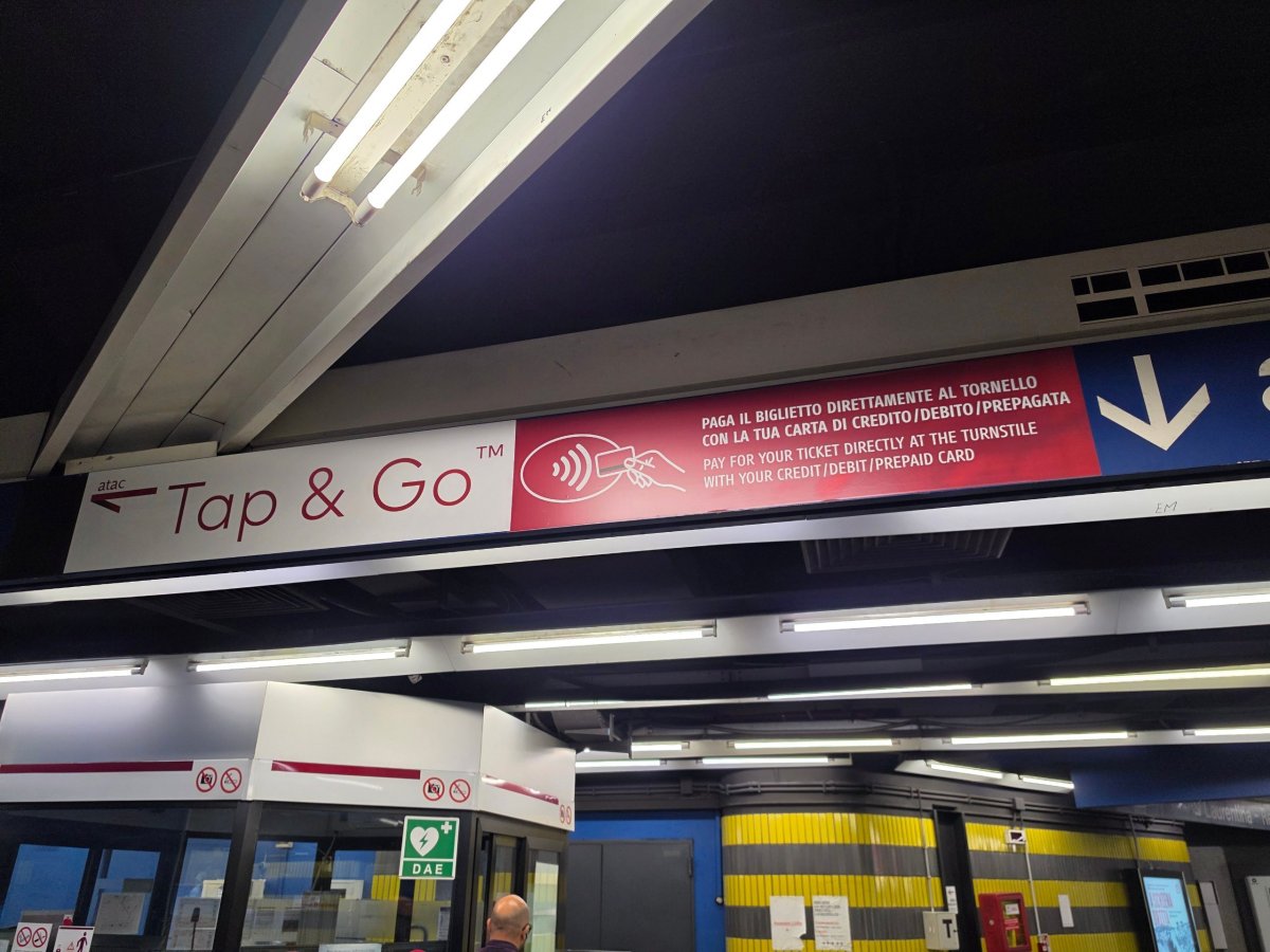 Informace o bezkontaktní platbě jízdného v metru