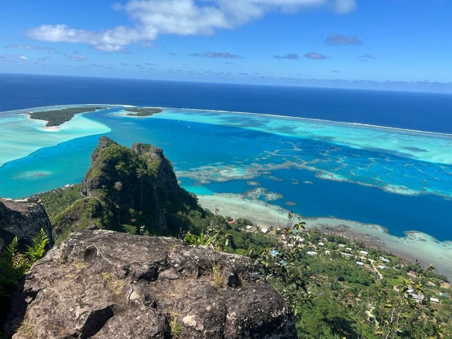 Po výstupu na horu na Maupiti