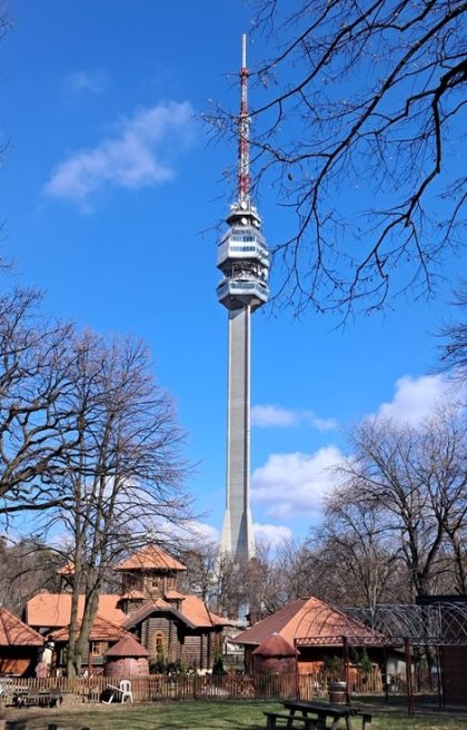 Vysílací věž na vrcholu Avala