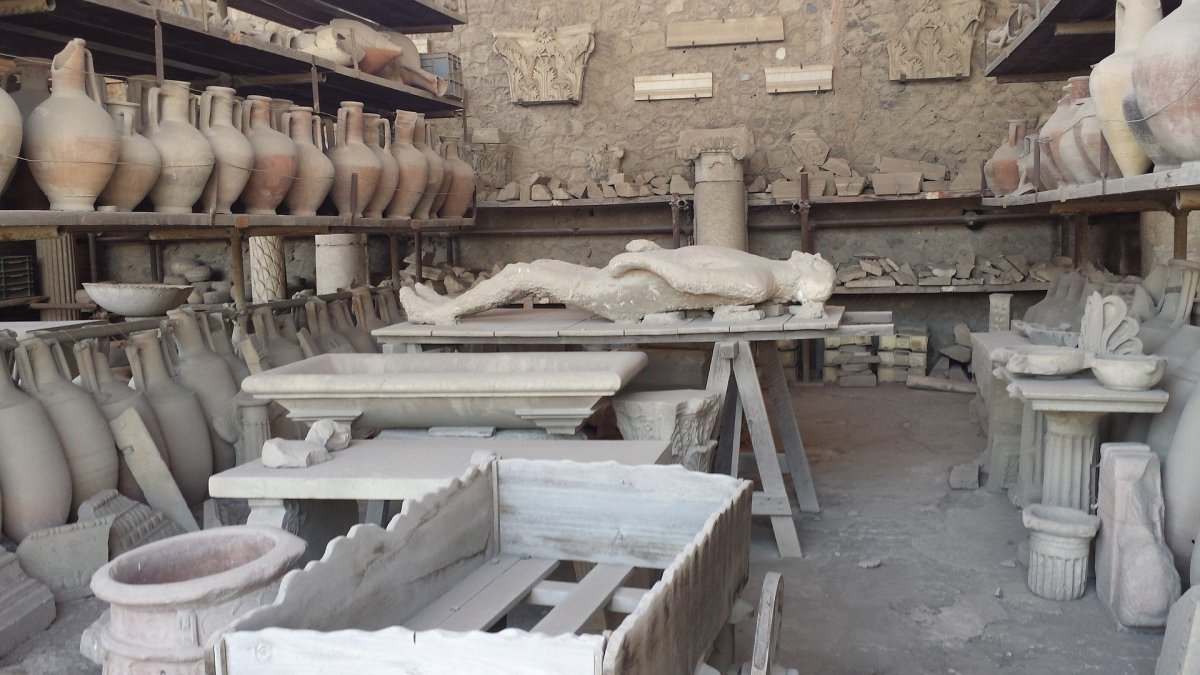Zkamenělina muže v Pompejích