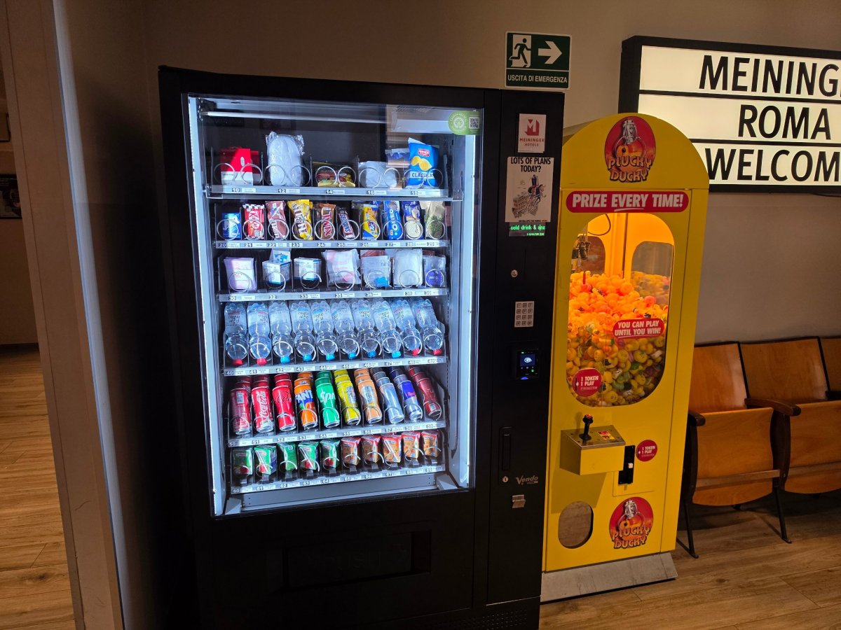 Automat na pití u recepce