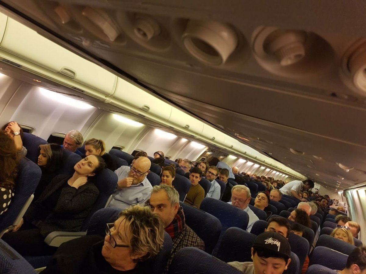 Nadšení cestující v půl hodiny zpožděném letu OK767 operovaném společností Smart Wings