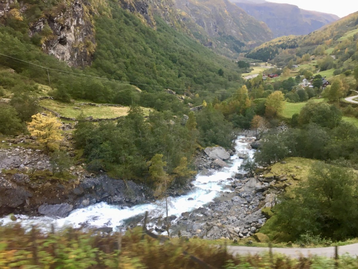 Údolím řeky Flåmselva