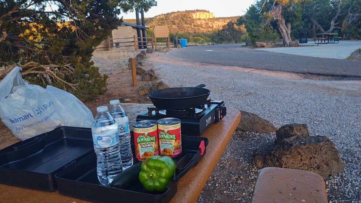 Běžná plnohodnotná večeře na cestě