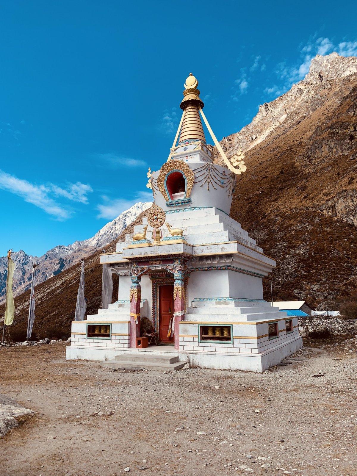 Stupa pred Kyanjin Gompa