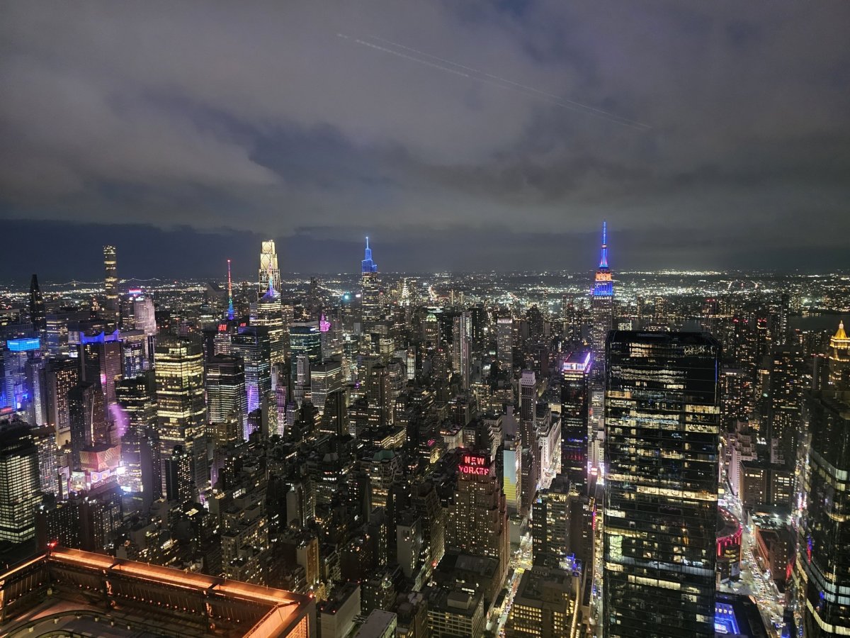 Vyhlídka "The Edge" v noci