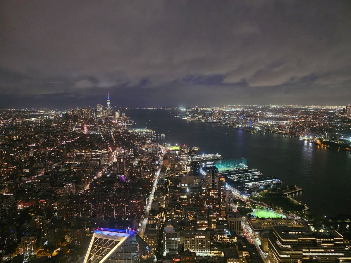 Noční výhled z "The Edge"