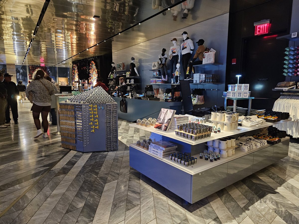 Obchod se suvenýry při východu z "The Edge"