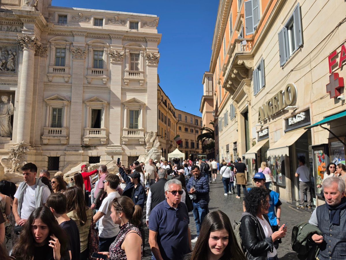 Fronta na placenou část Fontany di Trevi