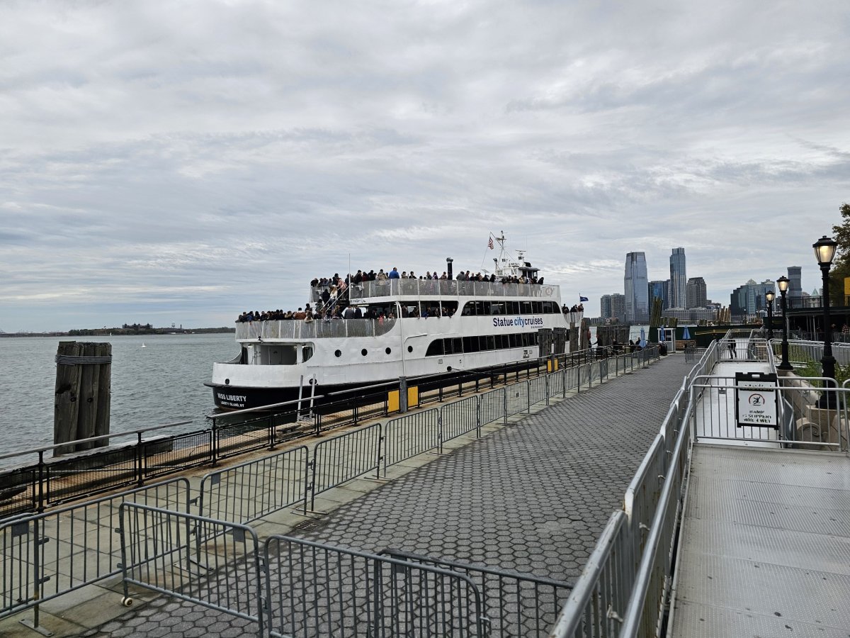 Přístaviště lodí Statue City Cruises