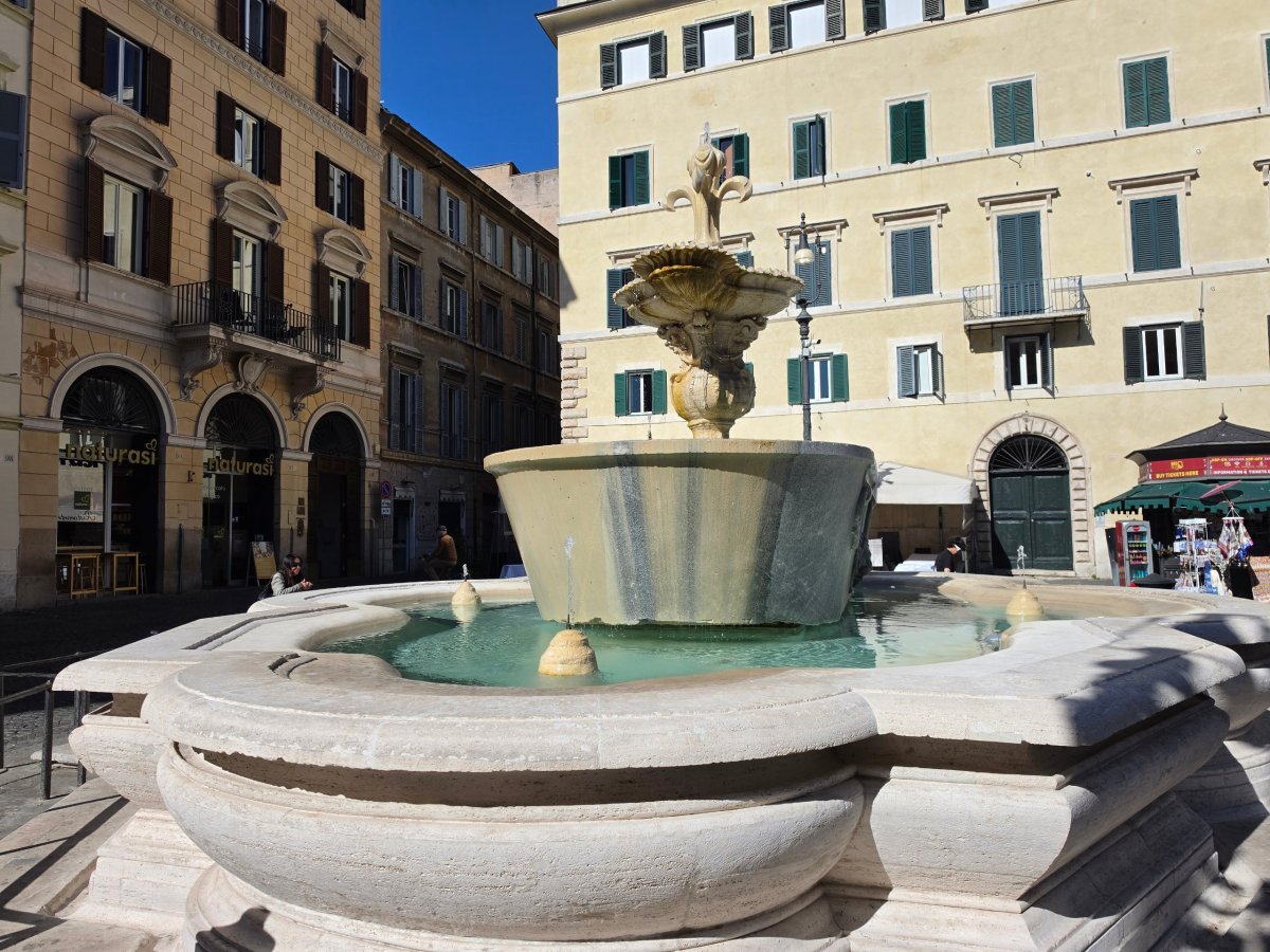 Campo de' Fiori, fontána