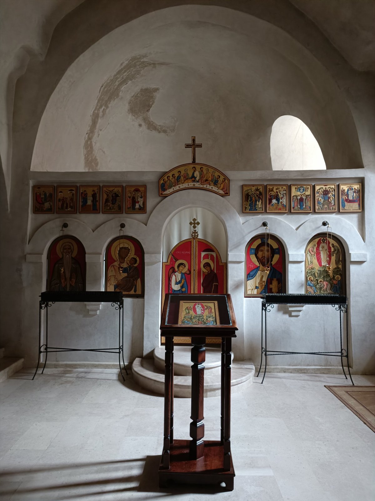 Uvnitř kláštera