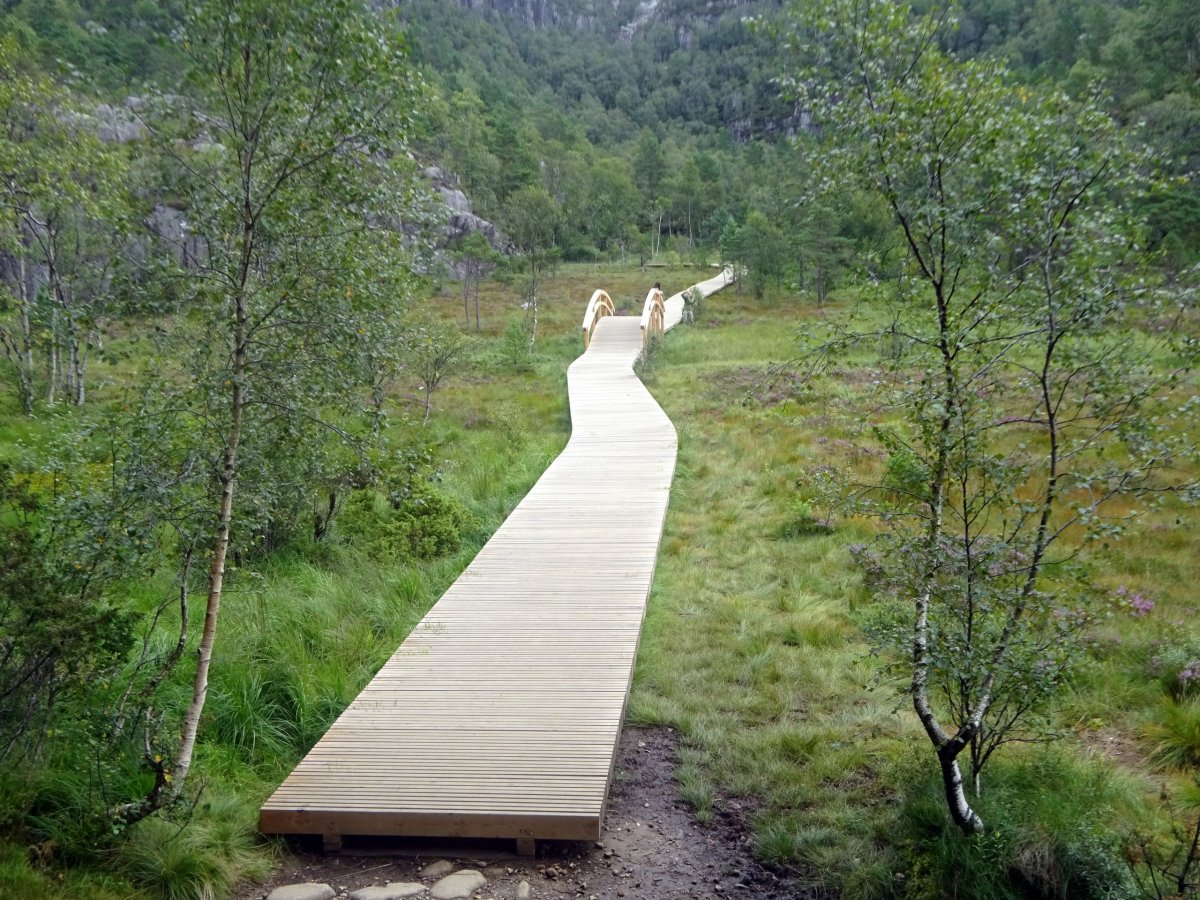 Stezka přes mokřady na Preikestolen