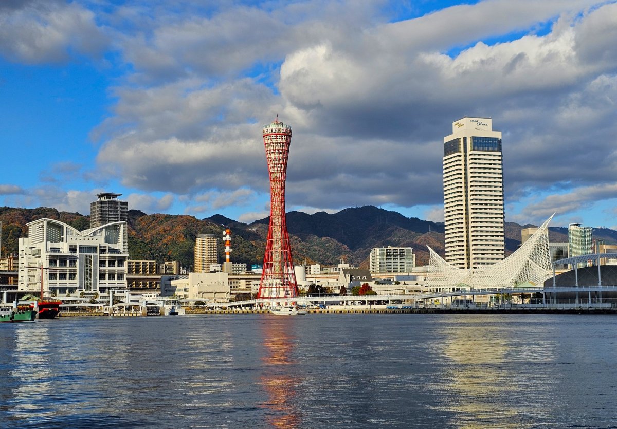 Výhled na Kobe Port Tower z Harborland
