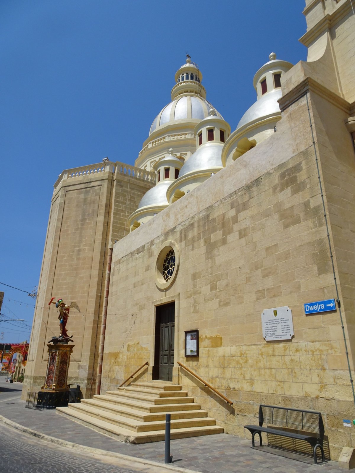 Stovky kostelů na Gozo