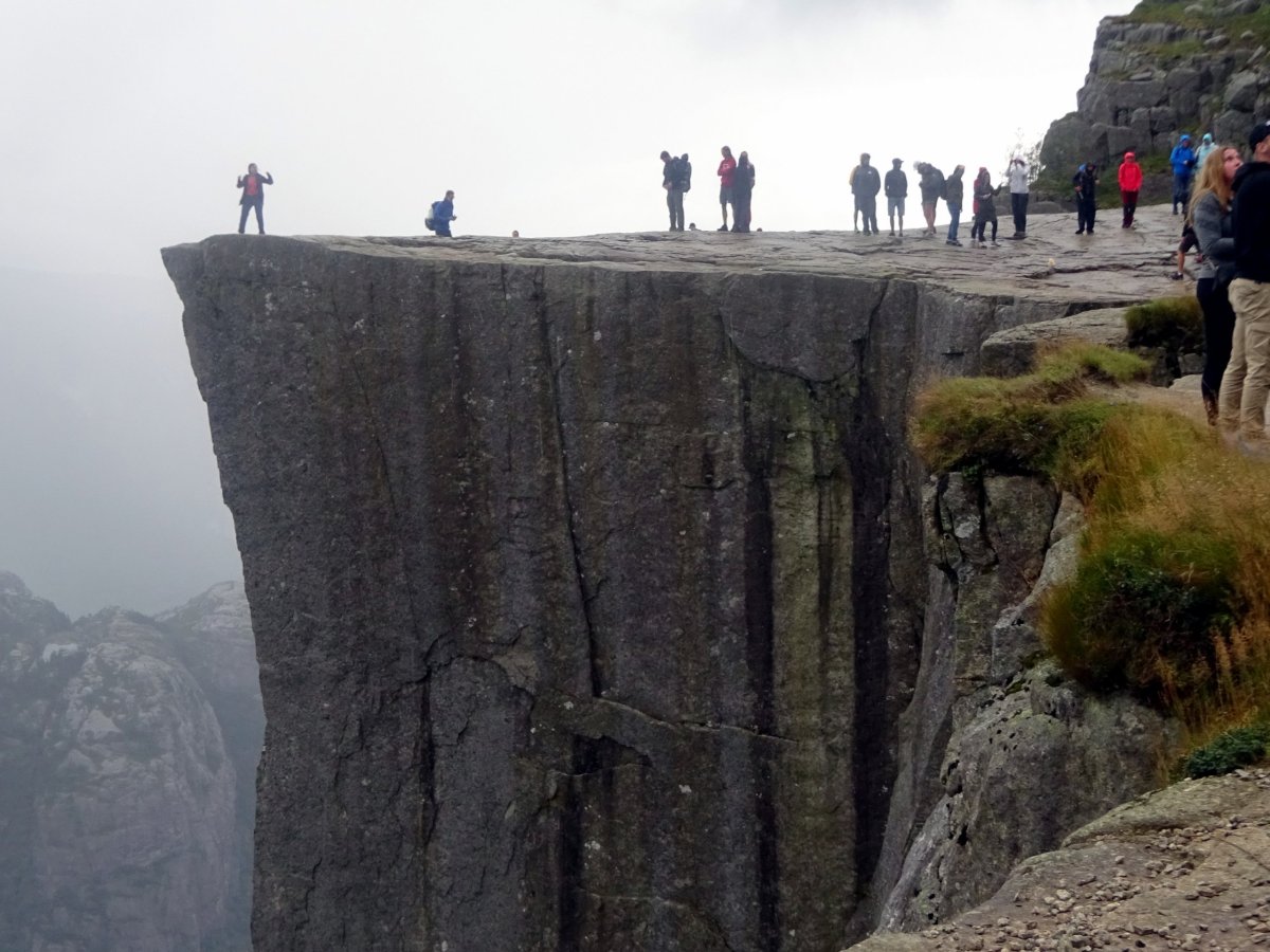 Preikestolen - 500 metrů nad hladinou Lysenfjordu