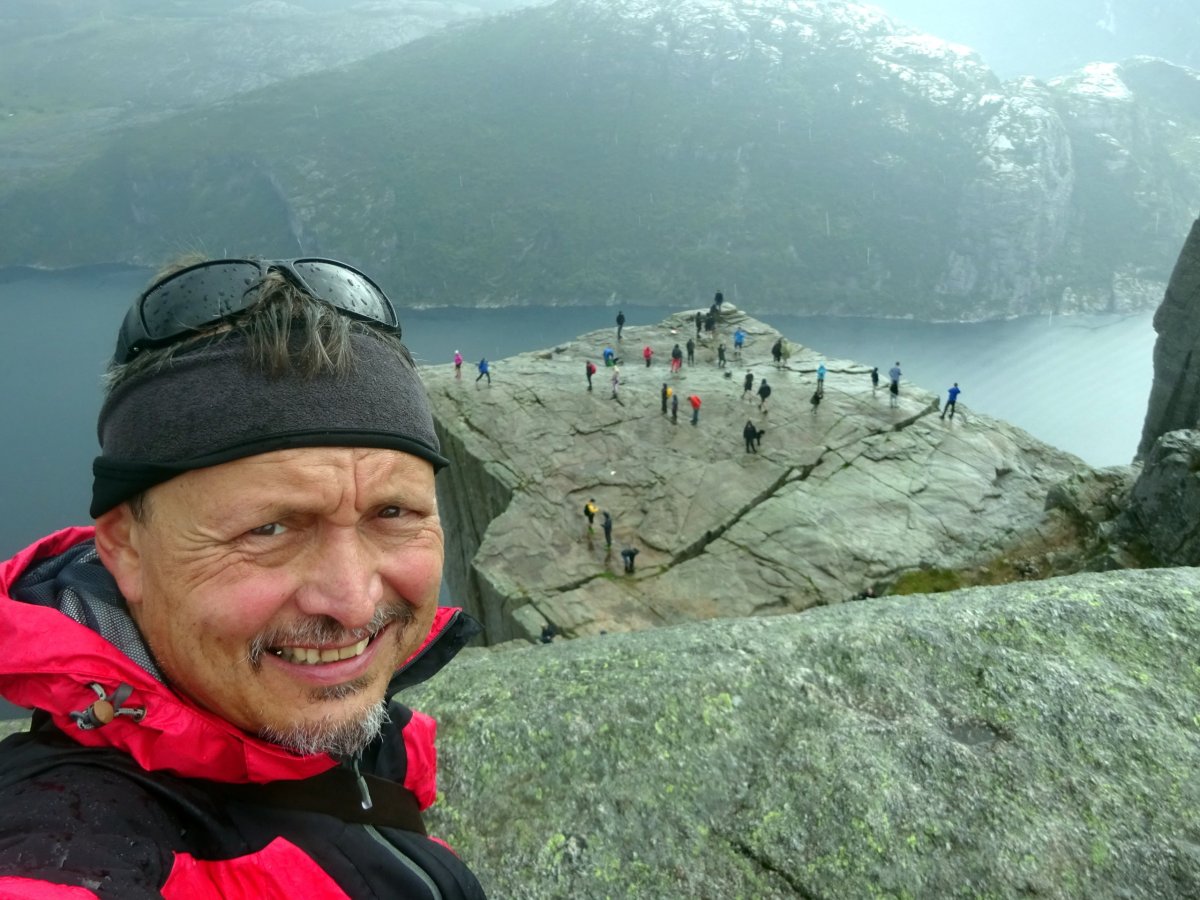 Srdečné pozdravy z Preikestolenu