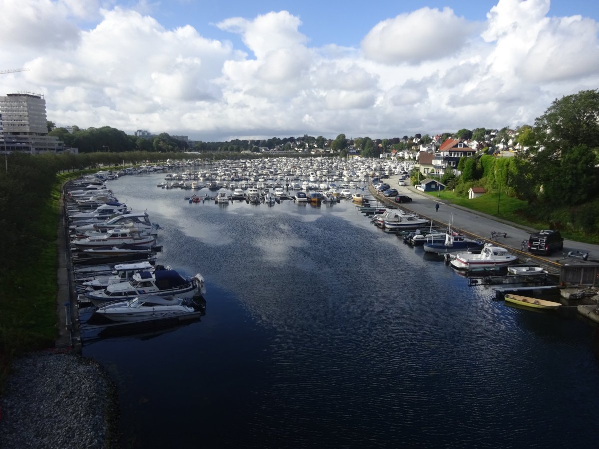 Přístav v zátoce Hillevågsvannet