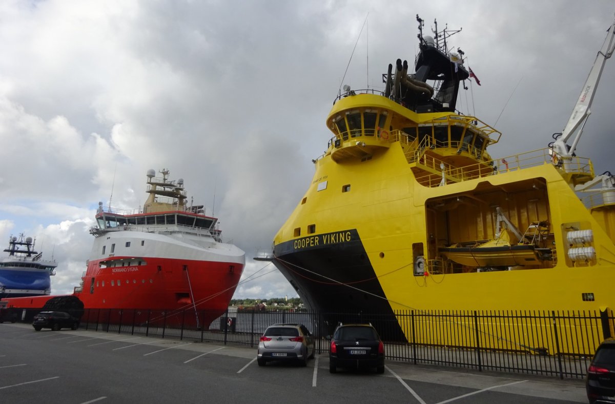 Nákladní lodě v přístavu