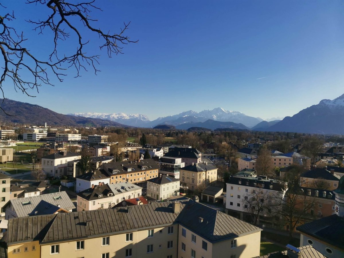 Alpy jsou v Salzburgu vidět na každém kroku.