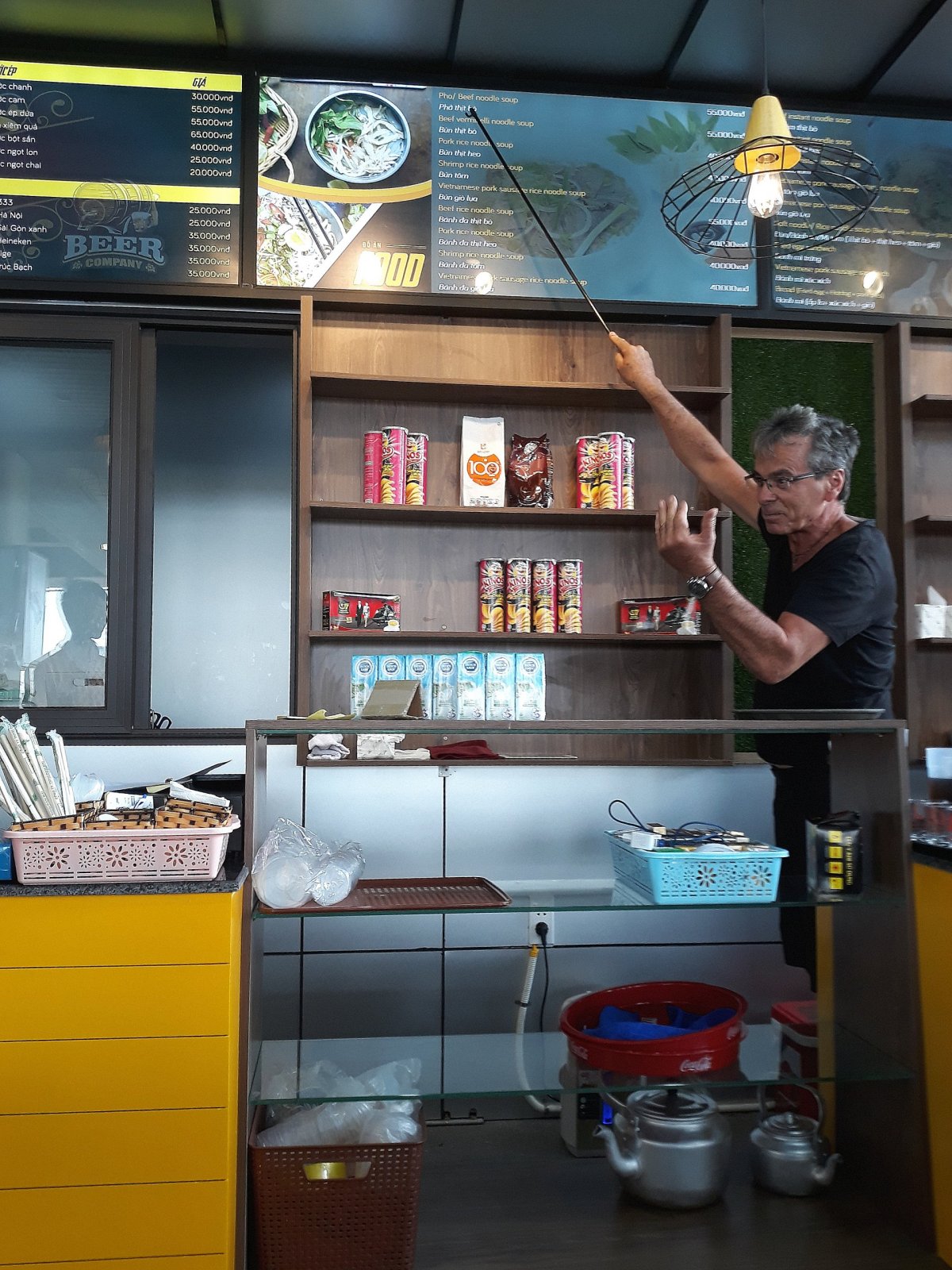 Občas byla pro jazykovou bariéru potřeba názorná ukázka.