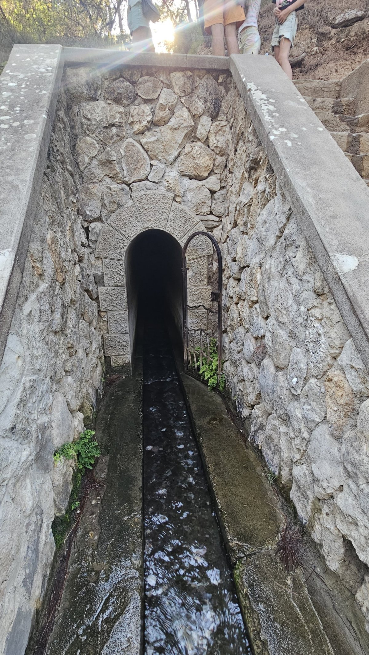 Průchozí tunel