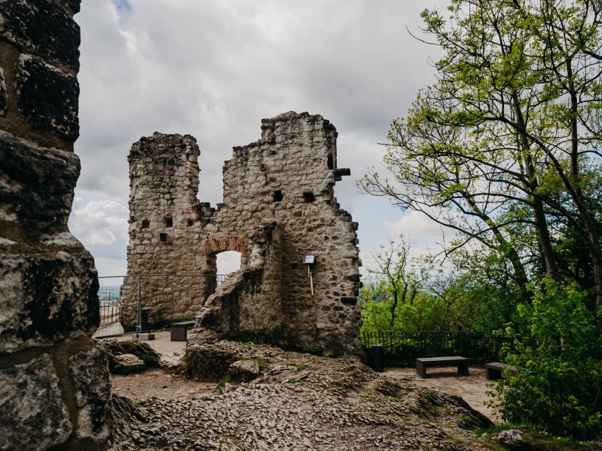 Zřícenina hradu z 12. století