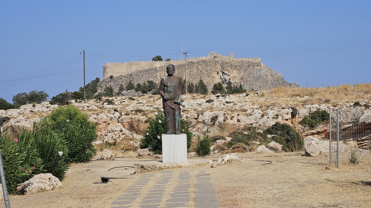 Směr Lindos, akropole v pozadí