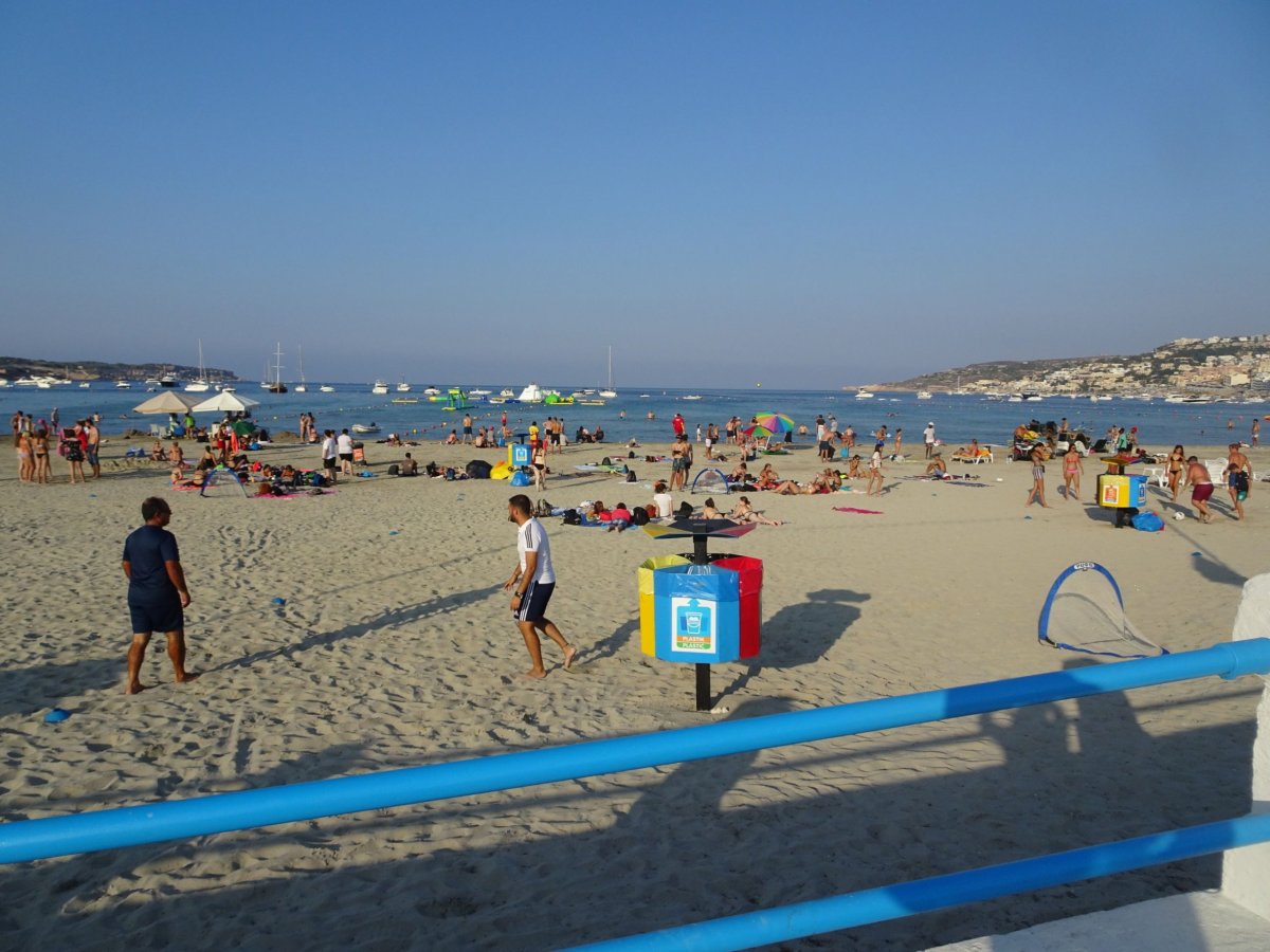 písečná pláž na severu Malty